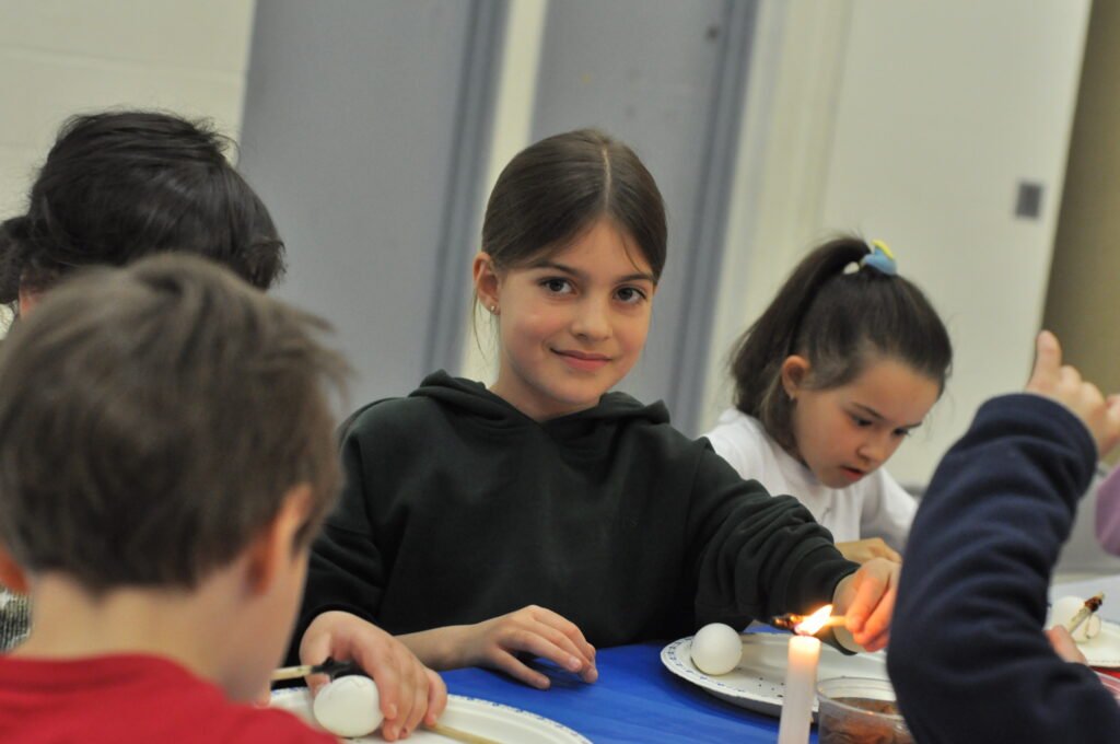 Featured image for “Фарбуємо писанки 2/3”